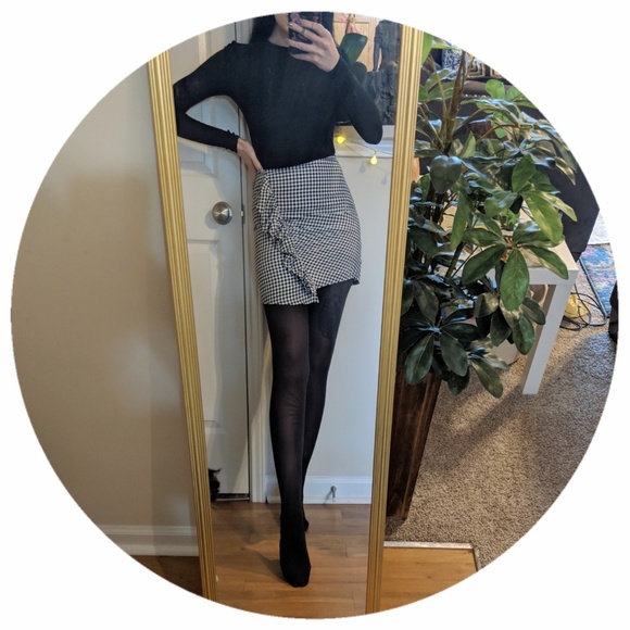 Dresses & Skirts - ✨ Gingham Ruffle Mini Skirt